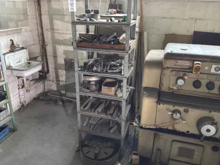 Charge verschiedener Drehwerkzeuge, Zubehör und Zubehör – RESALE
