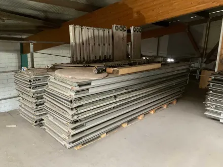 Industriemaschinen, Werkzeuge und Halbfertigprodukte – RESALE