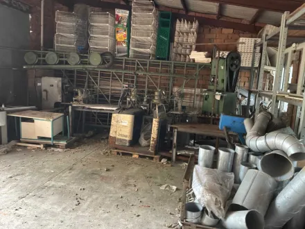 Verschiedene Holz- und Metallbearbeitungsmaschinen und Werkstattinventar – RESALE