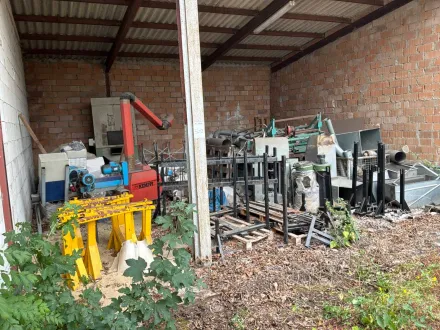 Maschinen und Schrottmetall – RESALE