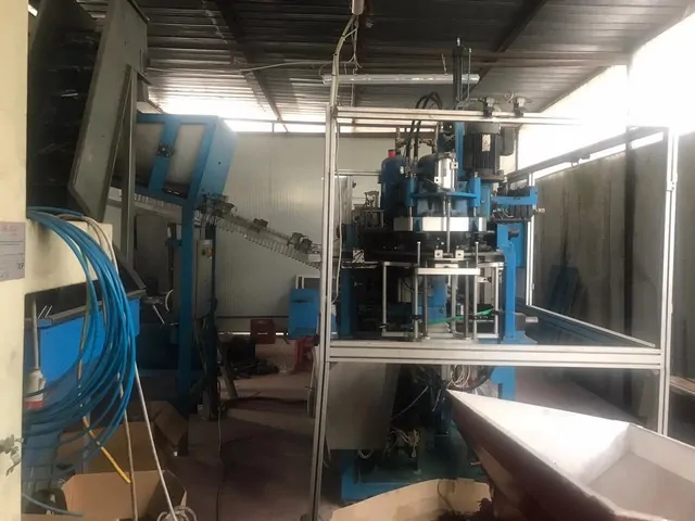 Sipa Used Blow Moulding Machine Si