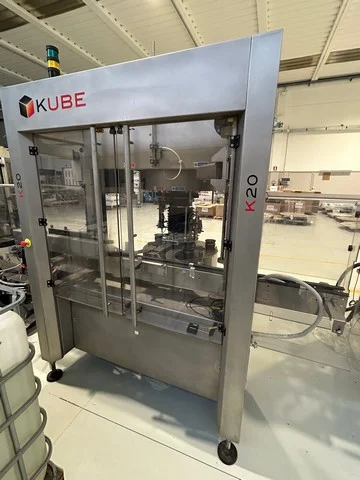 Kube Used adhesive and cold g