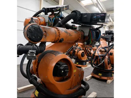 KUKA - KR 210 L150-2 2000 - Industrieroboter - 2005 (2x) – RESALE