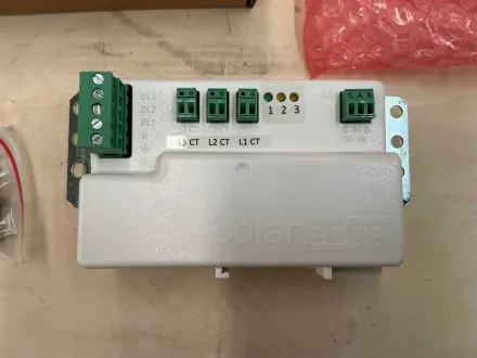 (x5 Zähler) SOLAREDGE SE-MTR-3Y-400V-A Energiezähler mit Modbus-Anschluss (REF: 4002946) – RESALE