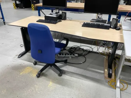 Schreibtisch mit Bürostuhl – RESALE