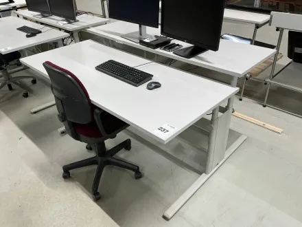 Schreibtisch mit Stuhl – RESALE