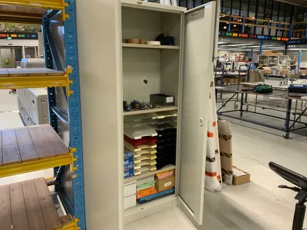 Aktenschrank mit Inhalt (2x) – RESALE
