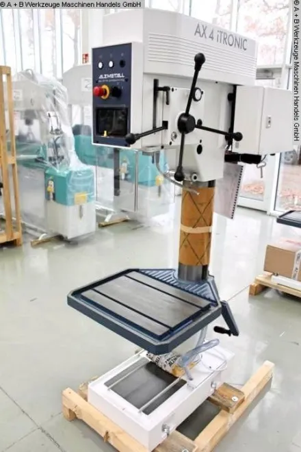 Alzmetall AX 4 iTRONIC Säulenbohrmaschine – RESALE