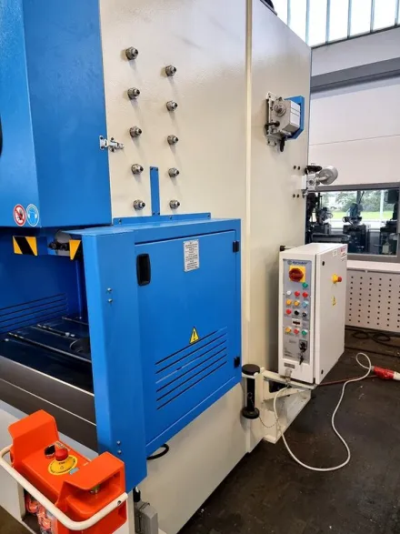 Hesse By Dirinler CDCS 1600 P81 Exzenterpressen - Einständer – RESALE