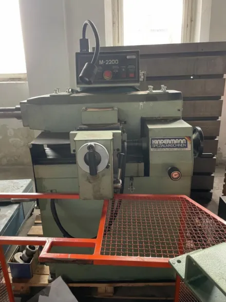 Kindermann M-2200 Bremstrommeldreh- und Schleifmaschine – RESALE