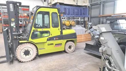 Clark 5000 kg Gabelstapler Gas – RESALE