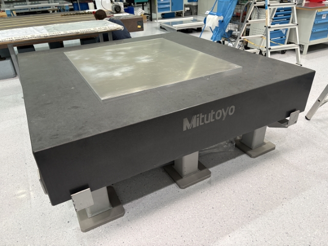 MITUTOYO 2000 x 2000 x 350 Messplatte