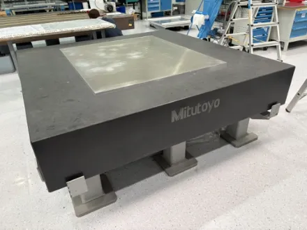 Mitutoyo 2000 x 2000 x 350 Messplatte – RESALE