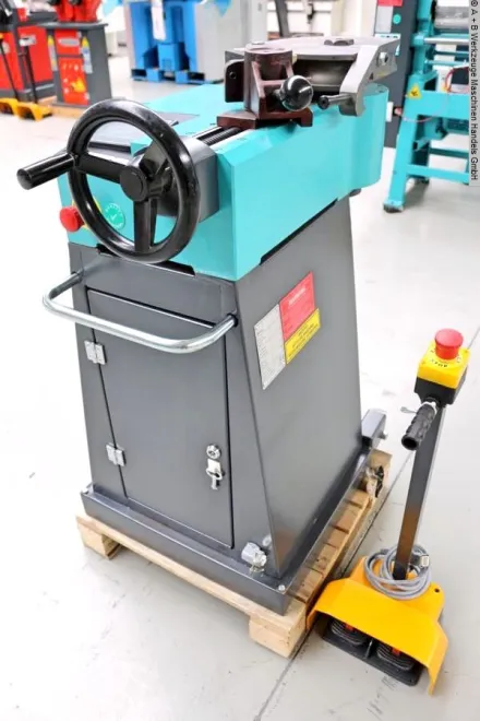 Falken // Isitan BK - 050 Rohrbiegemaschine – RESALE