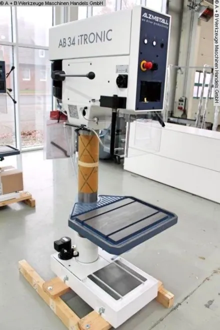 Alzmetall AB 34 iTRONIC Säulenbohrmaschine – RESALE
