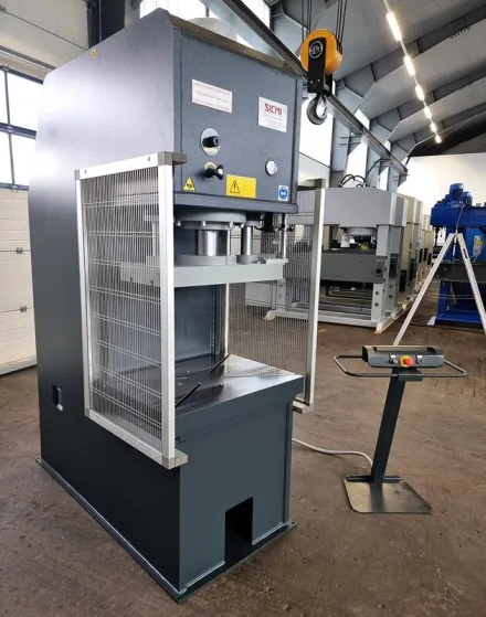 Sicmi PCL 100 A Einständerpresse - Hydraulisch – RESALE