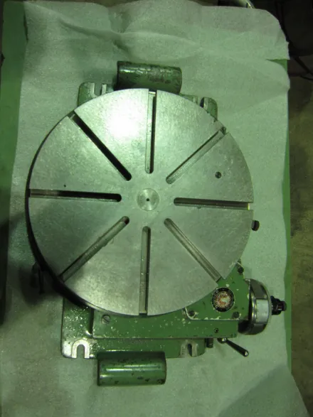 Hauser 300 Rundtische – RESALE