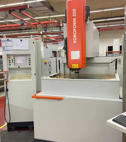 Agiecharmilles ROBOFORM 550 Senkerodiermaschinen – RESALE