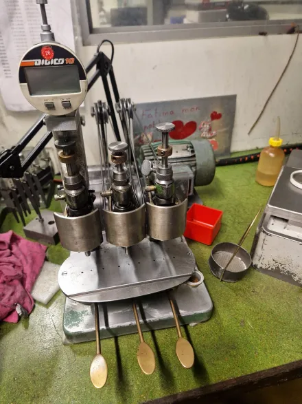 Bloesch Perceuse 3 têtes Reihenbohrmaschinen – RESALE