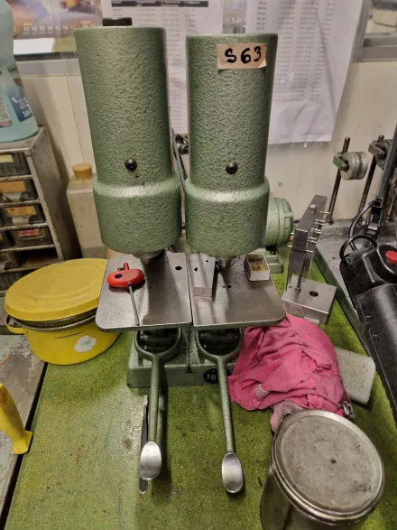 Bloesch Perceuse 2 têtes Reihenbohrmaschinen – RESALE