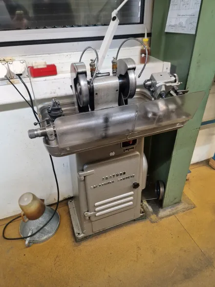 Agathon 175 Werkzeugschleifmaschinen – RESALE