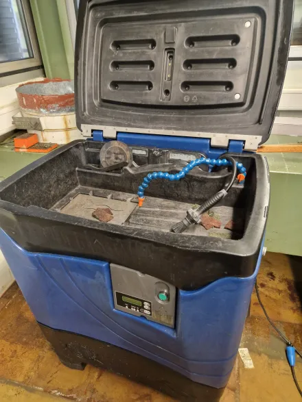 Laveuse de pièces Nr. 37 Reinigungsmaschinen – RESALE