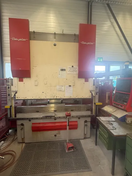 Beyeler PR 6 1000 KN x 2050 MM Abkantpressen – RESALE