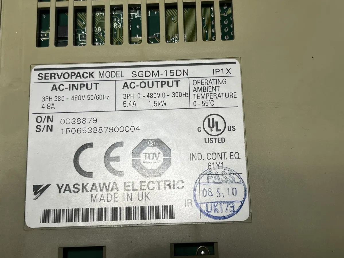 Yaskawa SGDM-15DN SERVOPACK 1,5 Kw