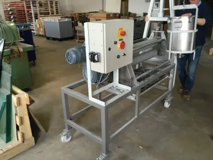 Wirth Axel Leimauftragsmaschine – RESALE