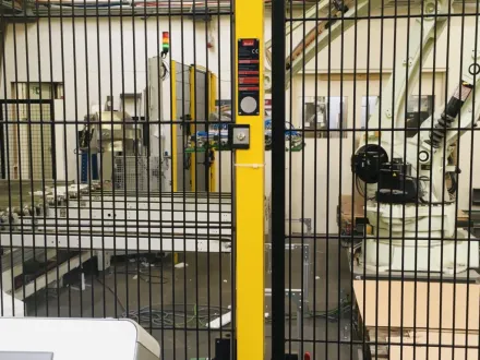 Winkelübergabe nach Verschlussmaschine Becker – RESALE