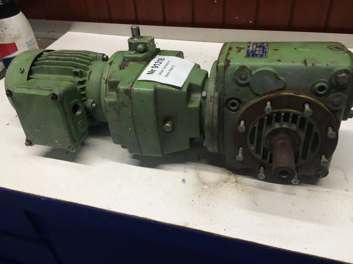 HEW/Stöber Getriebemotor R27/VW2-1522-075-4