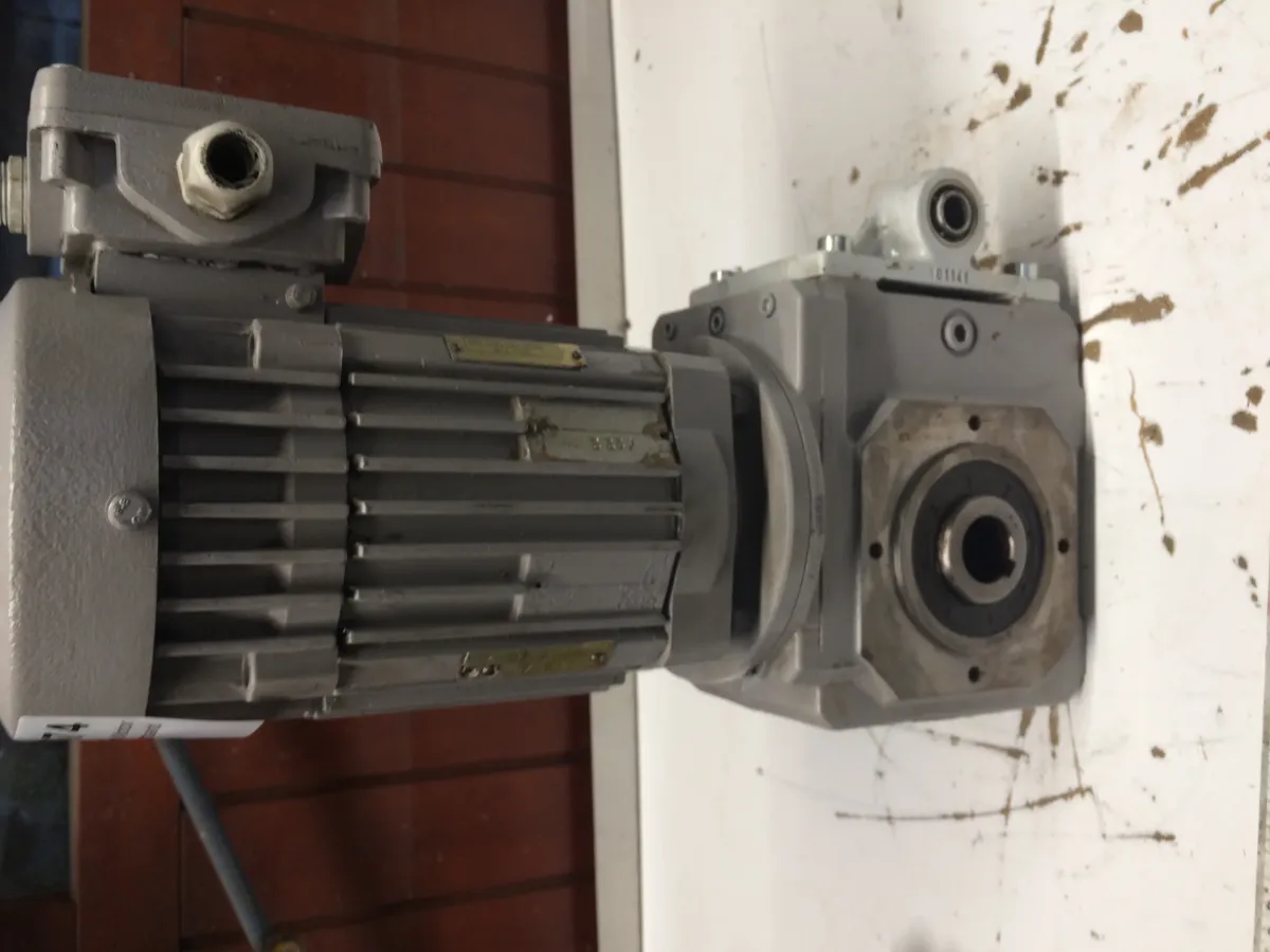 Stöber Getriebe mit Motor für Bürkle Transportband