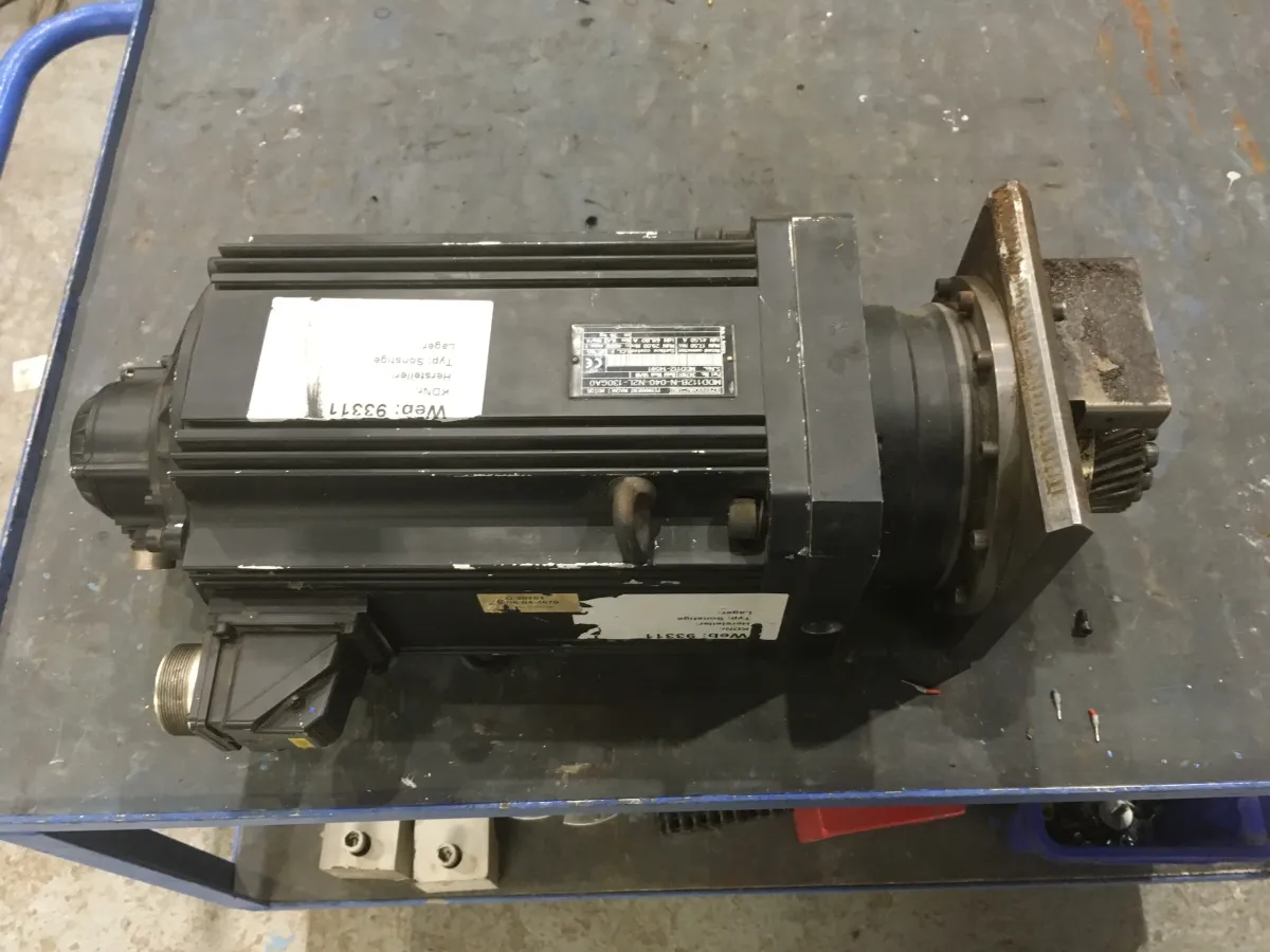Indramat MDD112B-N-40-N2L-130GAO Weeke Achsmotor