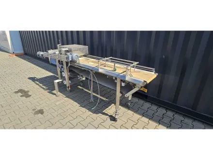 Zubringer mit Gehäuse und Rädern – RESALE