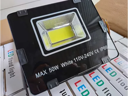 LED-Flutlicht 50 Watt (20x) – RESALE