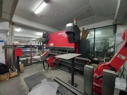 Amada – ASTRO II 100 NT / HDS 1030 – Roboter-Pressbrems-Biegesystem – 2007 – RESALE