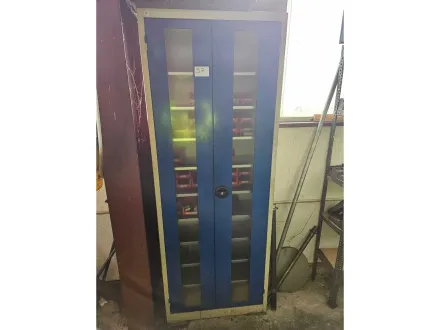 Werkzeugschrank Vitrine blau, ohne Inhalt – RESALE