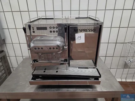 Kaffeemaschine Nespresso mit Kühlschrank evtl. Agu – RESALE