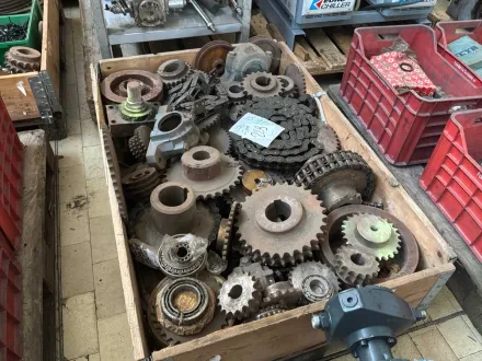 Verschiedene Zahnräder – RESALE