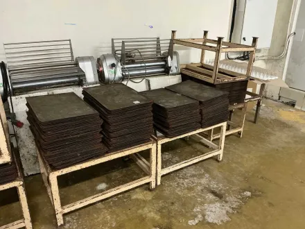 Verschiedene Tabletts – RESALE