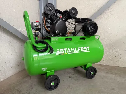 Stahlfest 100-Liter-V-Twin-Kolbenkompressor – RESALE