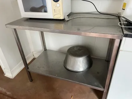 Edelstahltisch – RESALE
