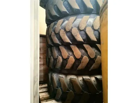 Reifen mit Felgen - Camso 9.00-20 - Reifen, Rad und Felge (9x) – RESALE