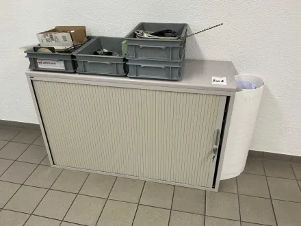 Lagermöbel, Büro- und Lagermöbel – RESALE