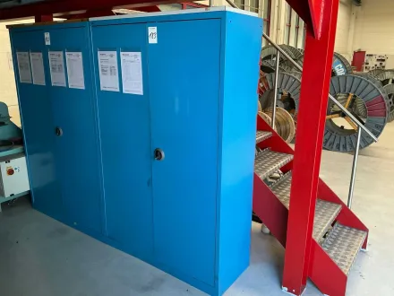 Lista-Schrank mit großem Bestand an MIG/TIG-Schweißzubehör und Zubehör – RESALE