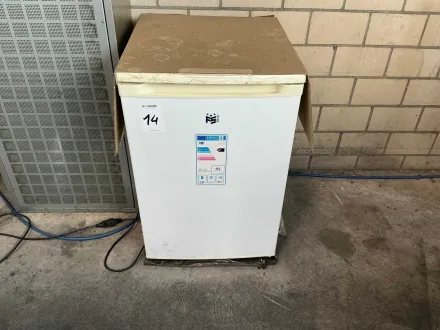 Kompakter Kühlschrank 133 Liter – funktionaler Mini-Kühlschrank – RESALE