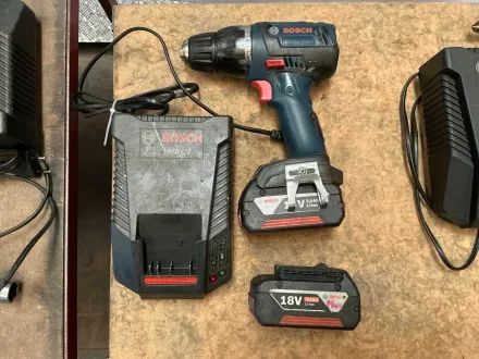 Bosch 18V Akkubohrer mit 2 Batterien und Ladegerät – RESALE