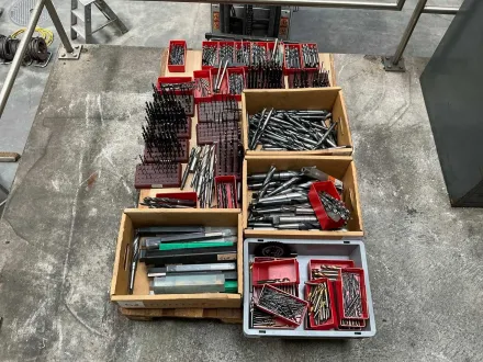 Werkzeuge HSS-Bohrerset, Morse-Kegelbohrer, Zentrierbohrer und Palettenbohrwerkzeuge – RESALE