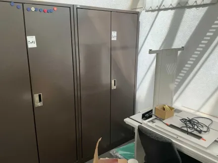 Aufbewahrungsschrank Büro- und Aufbewahrungsmöbel mit Erste-Hilfe-Medizinschrank – RESALE