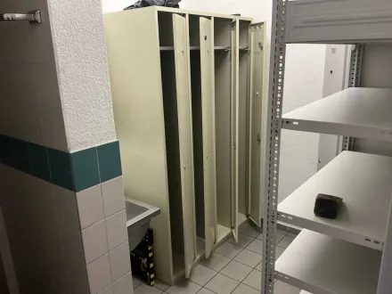 Metall-Industrieschließfächer LISTA – RESALE